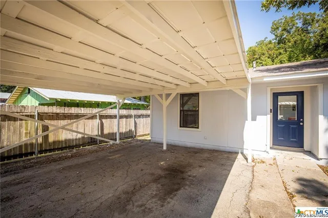 $1,550 | 271 Willow Avenue, Unit B, New Braunfels, TX 78130