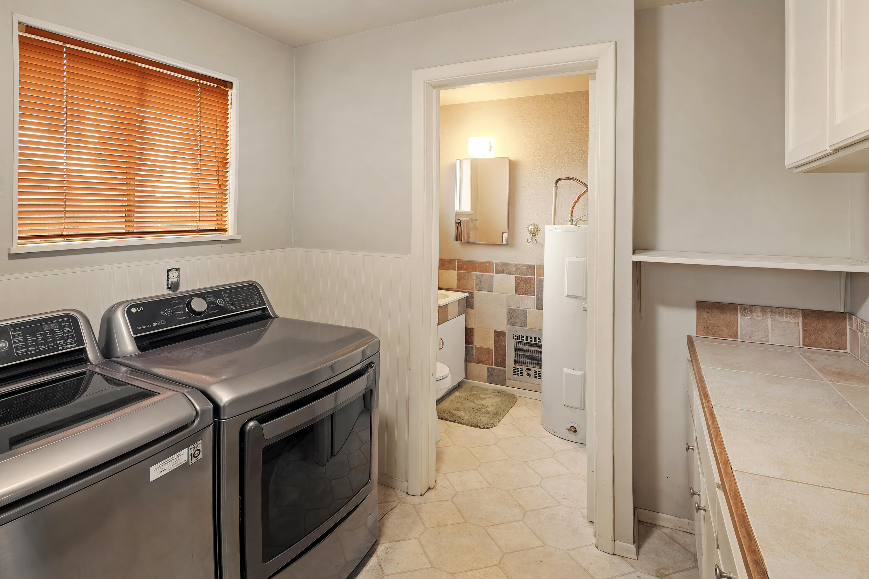61855 Pettigrew Road Bend, OR 97702 - Photo 13 of 32 Laundry room and half bath