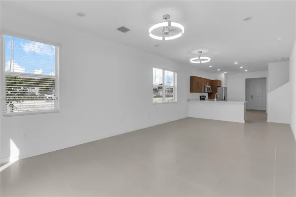 $3,800 | 615 Northeast 1st Avenue, Florida City, FL 33034