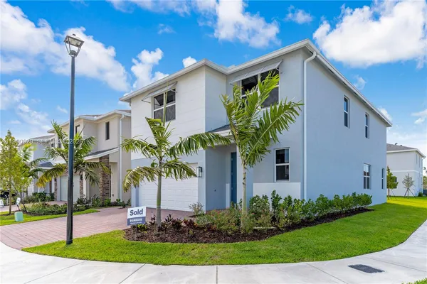 $3,800 | 615 Northeast 1st Avenue, Florida City, FL 33034