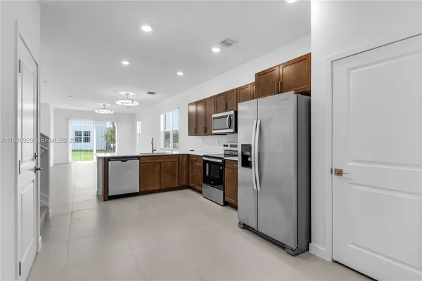 $3,800 | 615 Northeast 1st Avenue, Florida City, FL 33034