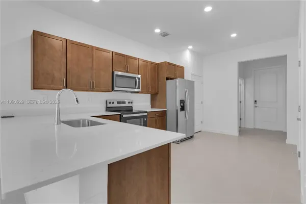 $3,800 | 615 Northeast 1st Avenue, Florida City, FL 33034