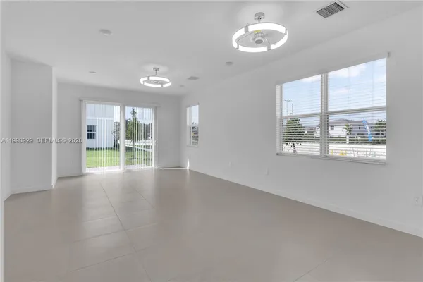 $3,800 | 615 Northeast 1st Avenue, Florida City, FL 33034