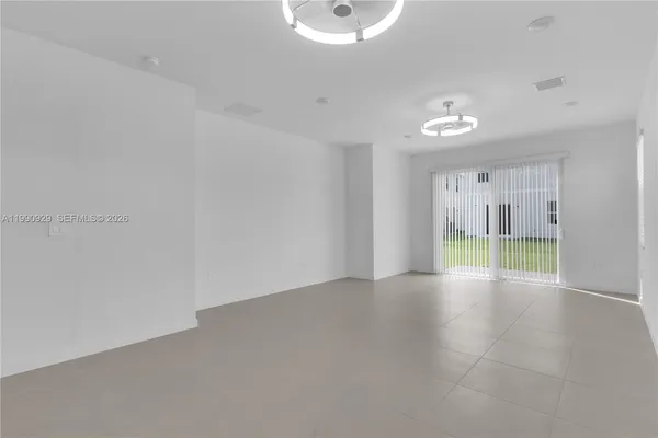 $3,800 | 615 Northeast 1st Avenue, Florida City, FL 33034