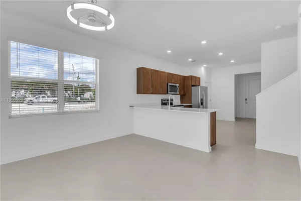 $3,800 | 615 Northeast 1st Avenue, Florida City, FL 33034