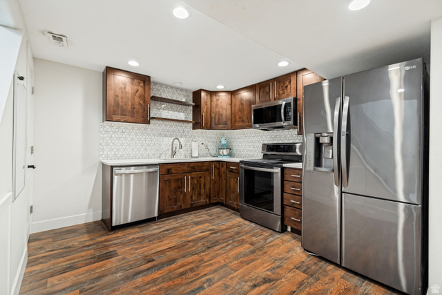7222 Robin Way West Jordan, UT 84084 - Photo 18 of 32