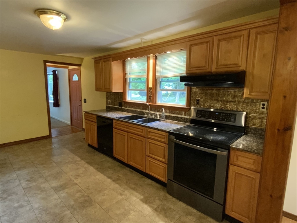 119 Barnett Road Sutton, MA 01590 - Photo 11 of 30 Gallery Image 11