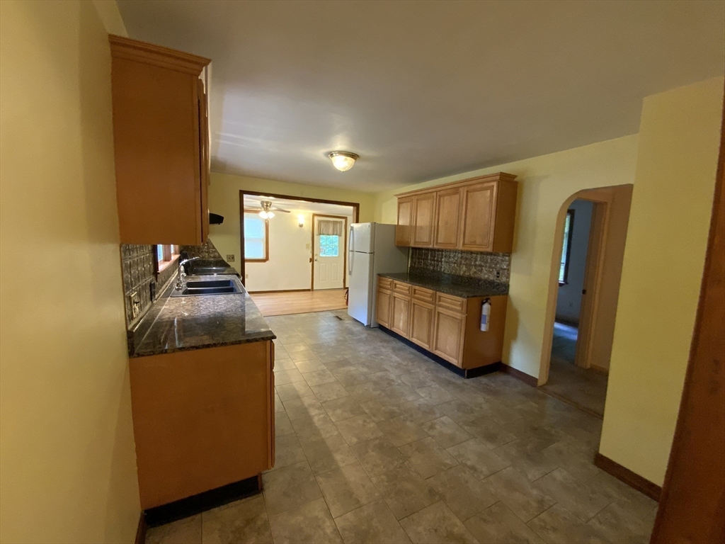 119 Barnett Road Sutton, MA 01590 - Photo 12 of 30 Gallery Image 12