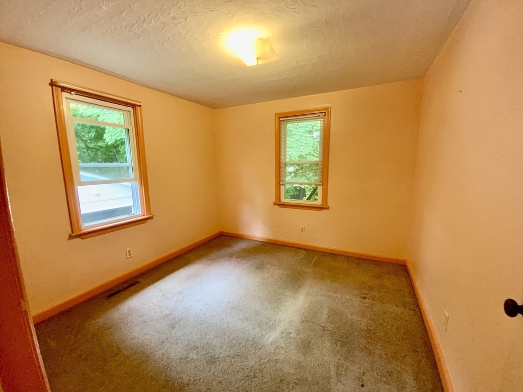 119 Barnett Road Sutton, MA 01590 - Photo 14 of 30 Gallery Image 14