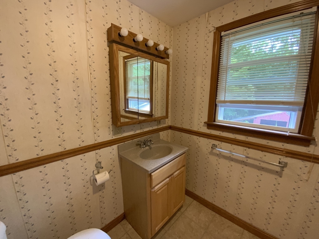 119 Barnett Road Sutton, MA 01590 - Photo 17 of 30 Gallery Image 17