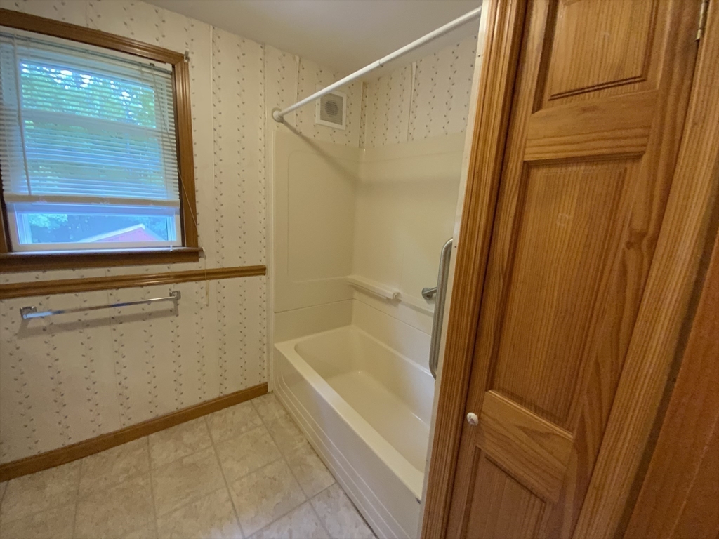119 Barnett Road Sutton, MA 01590 - Photo 18 of 30 Gallery Image 18
