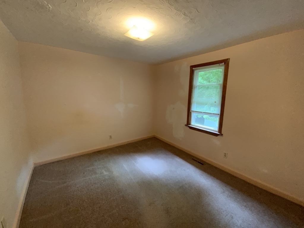 119 Barnett Road Sutton, MA 01590 - Photo 19 of 30 Gallery Image 19