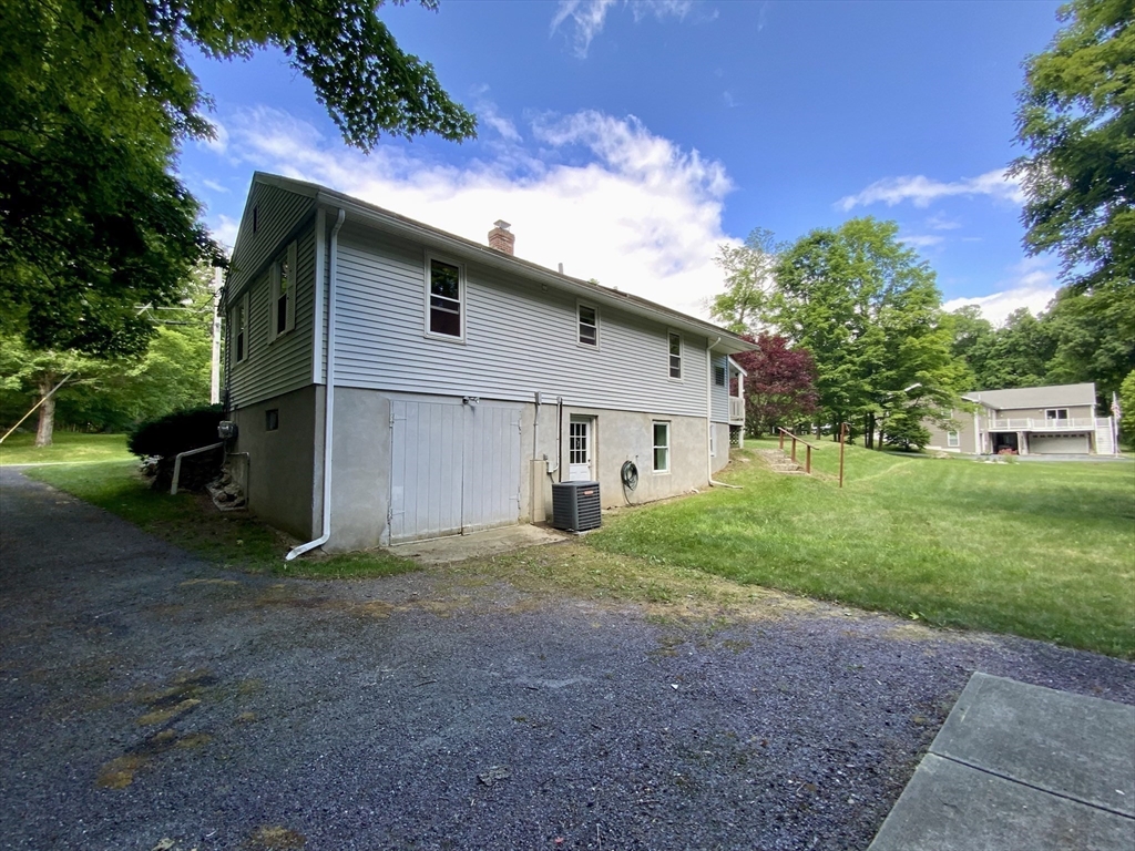 119 Barnett Road Sutton, MA 01590 - Photo 3 of 30 Gallery Image 3