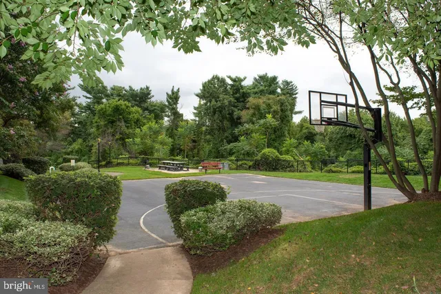 $314,000 | 1521 Spring Gate Dr., Unit 10102, McLean, VA 22102