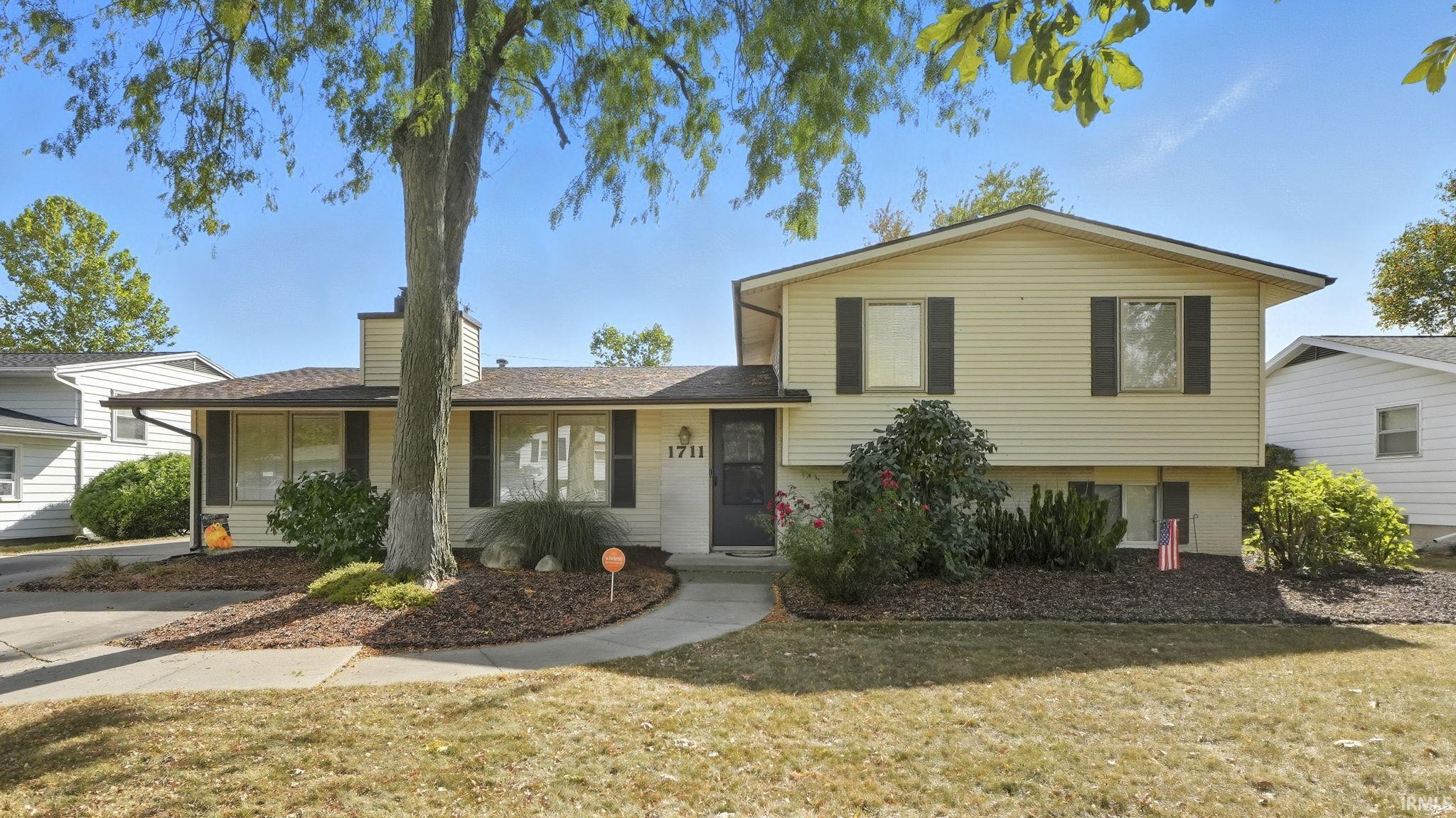 1711 St Louis Avenue Fort Wayne, IN 46819 - Photo 1 of 31