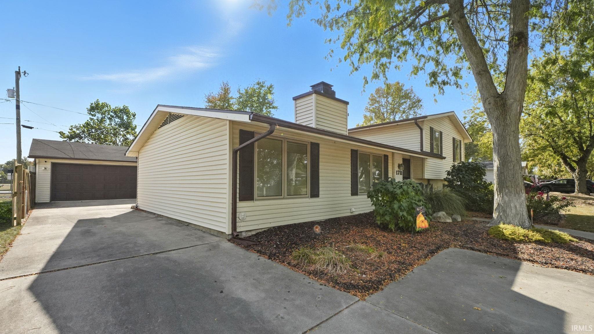 1711 St Louis Avenue Fort Wayne, IN 46819 - Photo 3 of 31