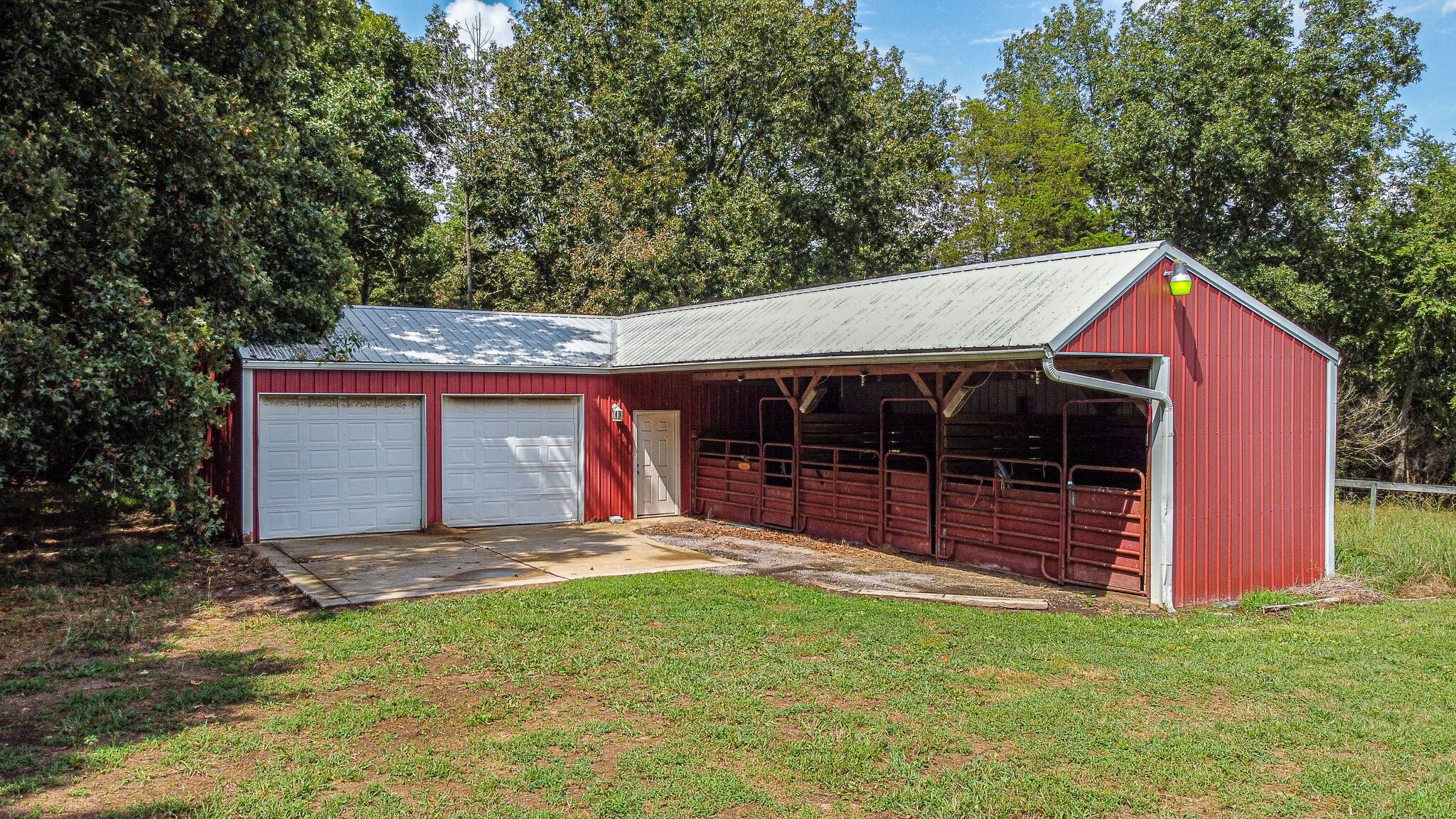 1950 Carpenter Bridge Road Columbia, TN 38401 - Photo 43 of 50 a front view of a house with a yard