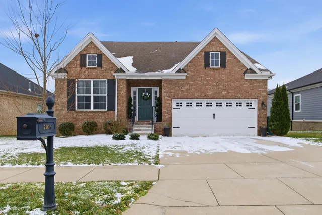$605,000 | 2015 Hedgelawn Drive, Lebanon, TN 37090