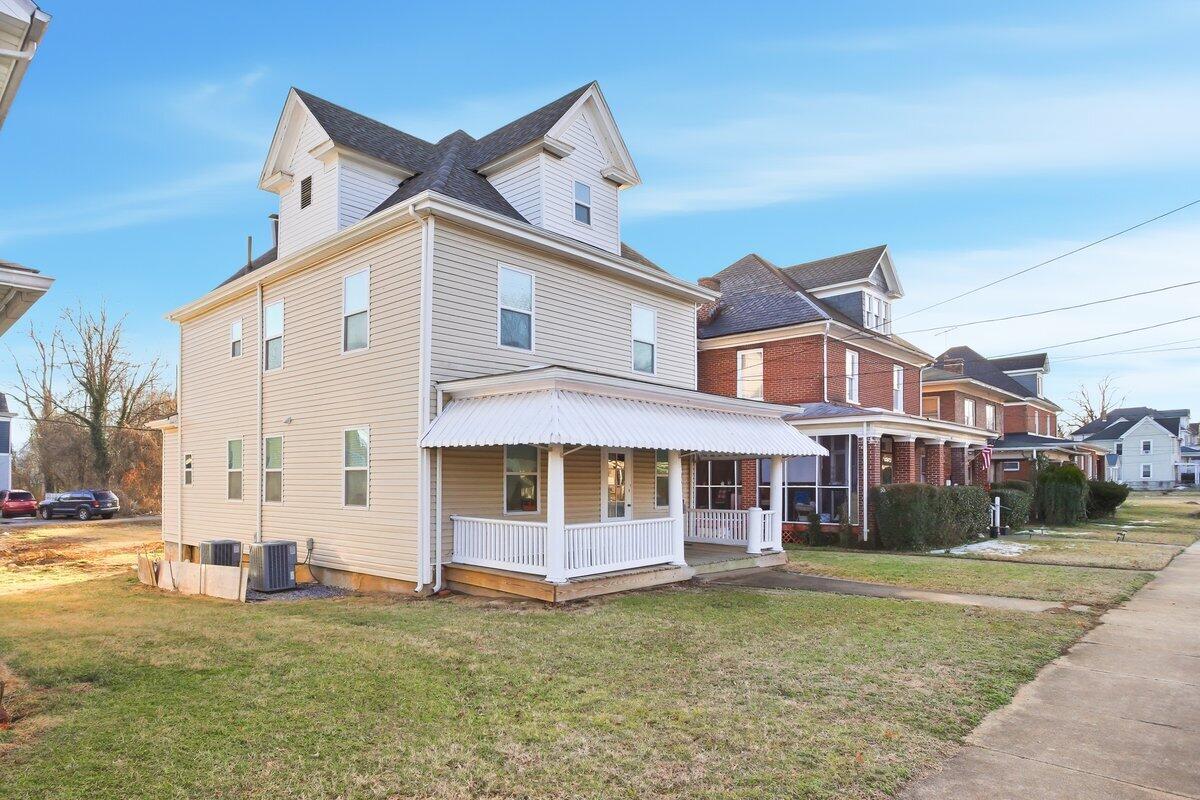 1518 Rorer Avenue Southwest Roanoke, VA 24016 - Photo 2 of 29 Roarer_Reshoot-03