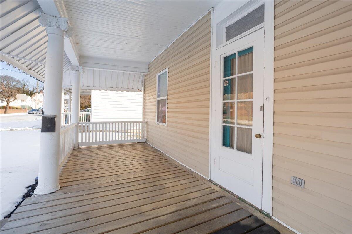 1518 Rorer Avenue Southwest Roanoke, VA 24016 - Photo 4 of 32 04-1518 Rorer Ave SW-04