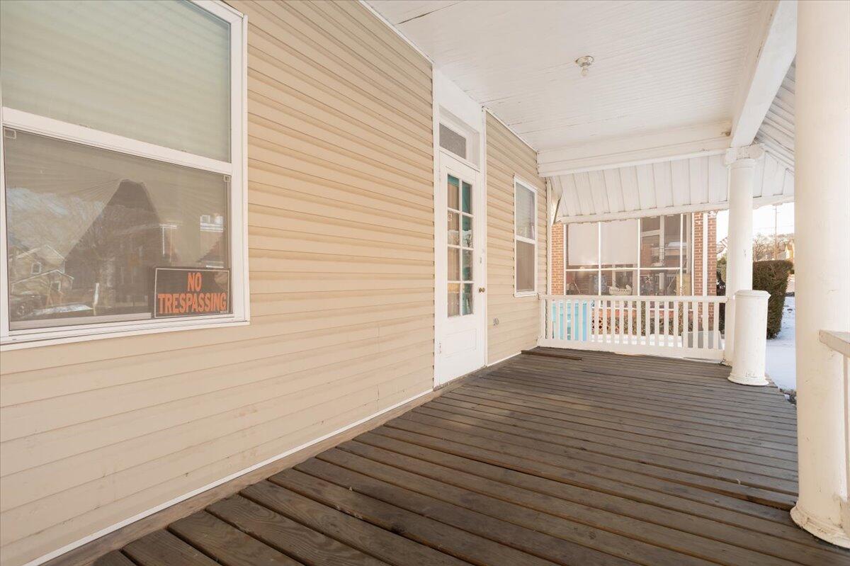 1518 Rorer Avenue Southwest Roanoke, VA 24016 - Photo 5 of 32 05-1518 Rorer Ave SW-05