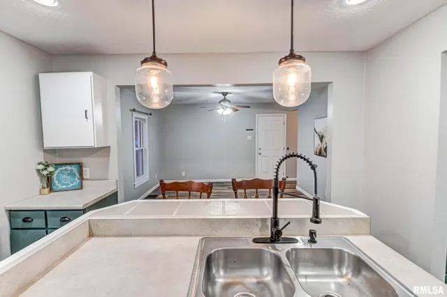 $169,900 | 1120 West Spresser Street, Taylorville, IL 62568