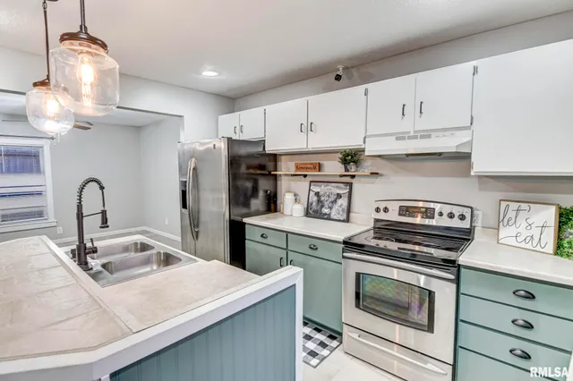 $169,900 | 1120 West Spresser Street, Taylorville, IL 62568