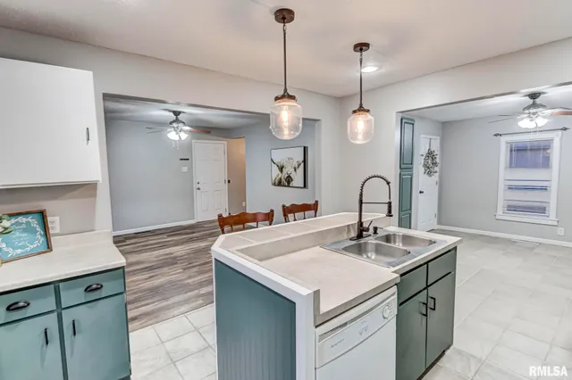 $169,900 | 1120 West Spresser Street, Taylorville, IL 62568