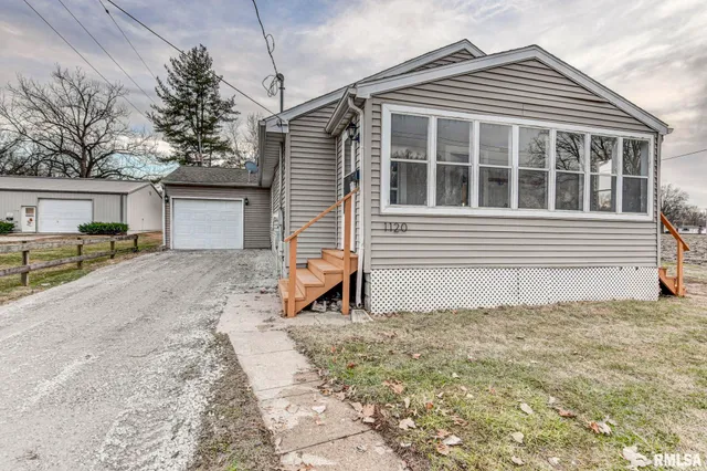 $169,900 | 1120 West Spresser Street, Taylorville, IL 62568