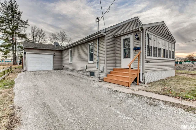 $169,900 | 1120 West Spresser Street, Taylorville, IL 62568