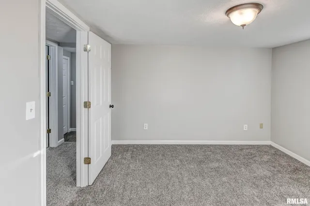 $169,900 | 1120 West Spresser Street, Taylorville, IL 62568