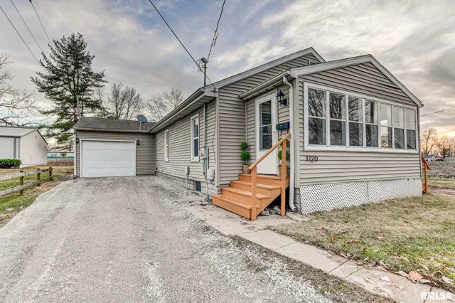 $169,900 | 1120 West Spresser Street, Taylorville, IL 62568