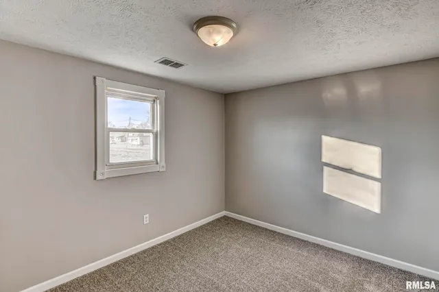 $169,900 | 1120 West Spresser Street, Taylorville, IL 62568