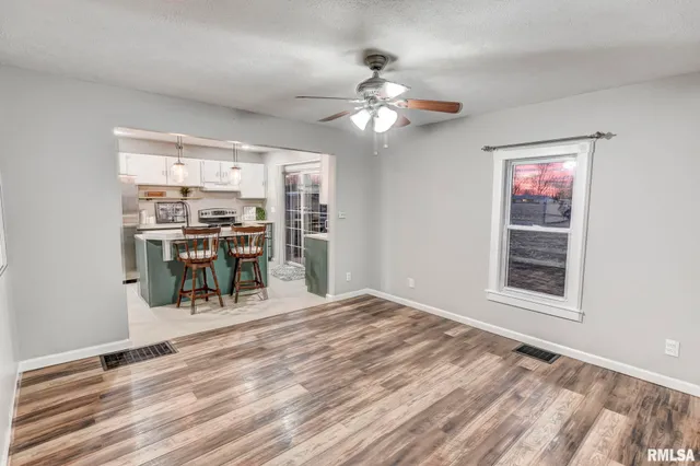 $169,900 | 1120 West Spresser Street, Taylorville, IL 62568