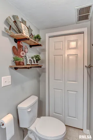 $169,900 | 1120 West Spresser Street, Taylorville, IL 62568