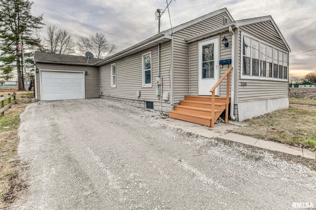 $169,900 | 1120 West Spresser Street, Taylorville, IL 62568
