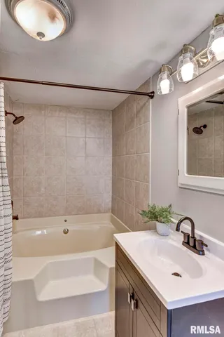 $169,900 | 1120 West Spresser Street, Taylorville, IL 62568