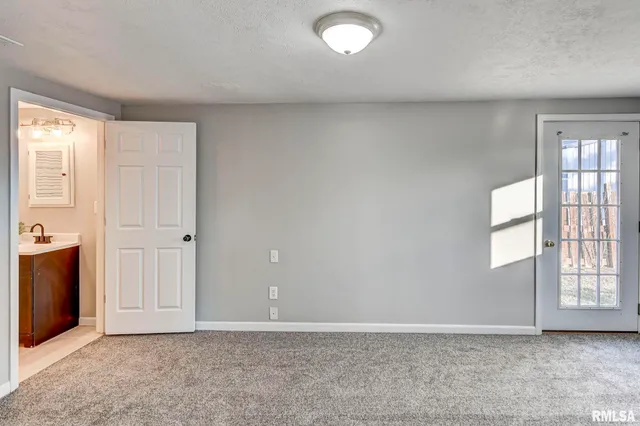 $169,900 | 1120 West Spresser Street, Taylorville, IL 62568