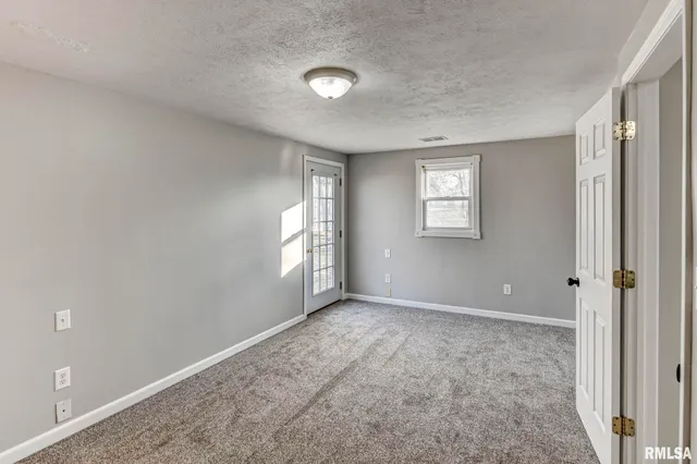 $169,900 | 1120 West Spresser Street, Taylorville, IL 62568