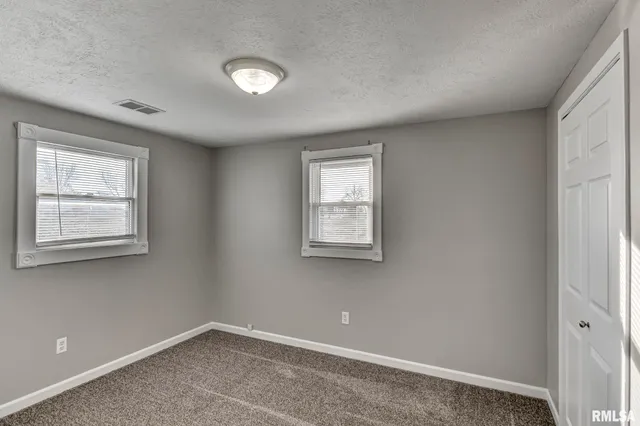 $169,900 | 1120 West Spresser Street, Taylorville, IL 62568