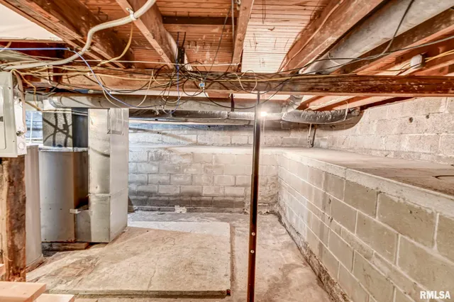 $169,900 | 1120 West Spresser Street, Taylorville, IL 62568