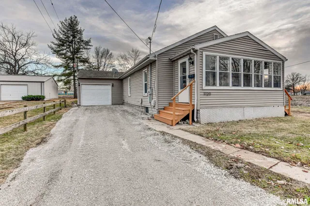 $169,900 | 1120 West Spresser Street, Taylorville, IL 62568