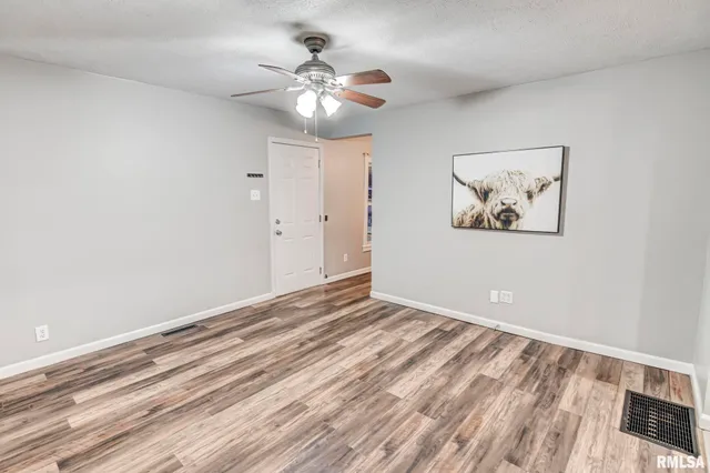 $169,900 | 1120 West Spresser Street, Taylorville, IL 62568