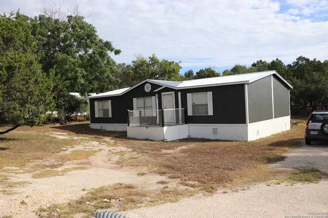 $1,600 | 321 Deer Valley Street, Canyon Lake, TX 78133