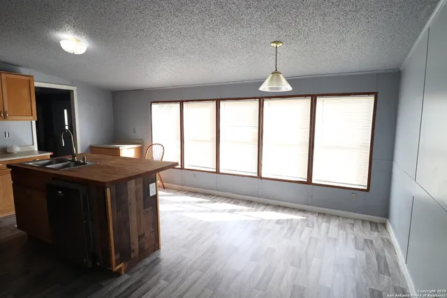 $1,600 | 321 Deer Valley Street, Canyon Lake, TX 78133