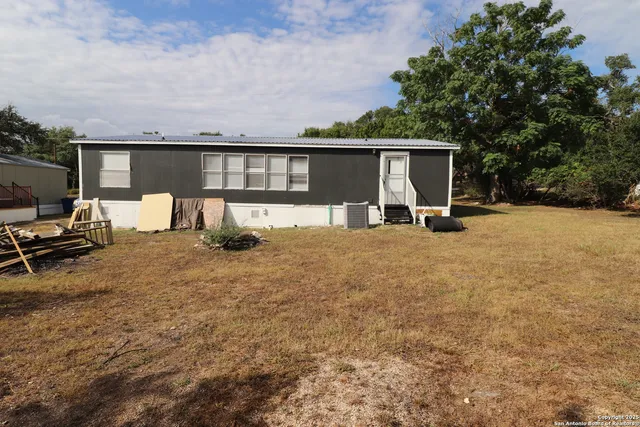 $1,600 | 321 Deer Valley Street, Canyon Lake, TX 78133