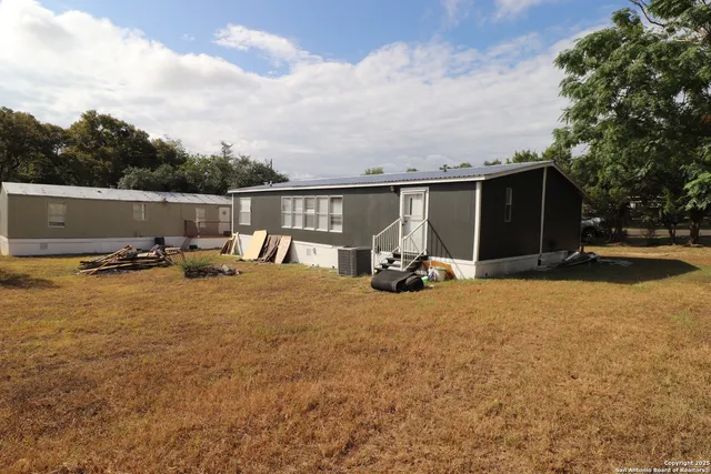 $1,600 | 321 Deer Valley Street, Canyon Lake, TX 78133