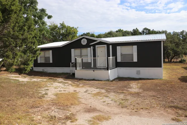 $1,600 | 321 Deer Valley Street, Canyon Lake, TX 78133