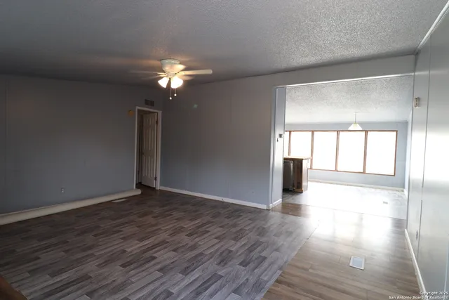 $1,600 | 321 Deer Valley Street, Canyon Lake, TX 78133