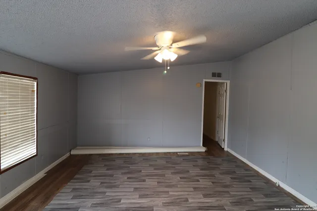 $1,600 | 321 Deer Valley Street, Canyon Lake, TX 78133